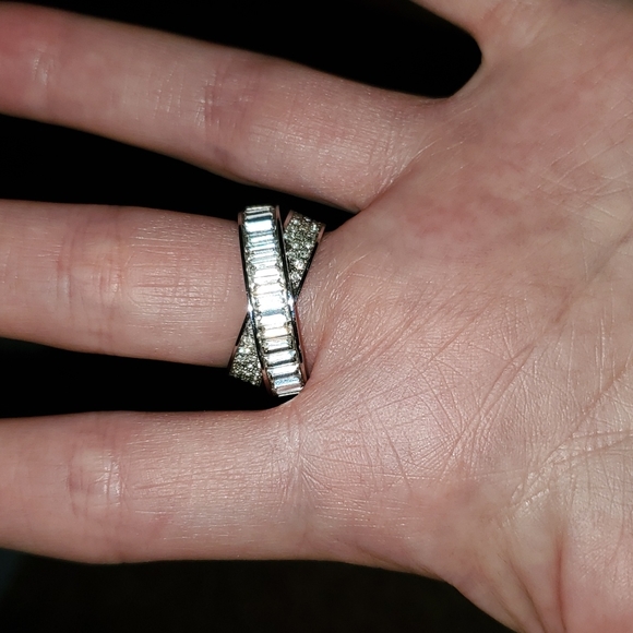 MKors double ring comes with pouch and bg size 8 - Picture 10 of 11